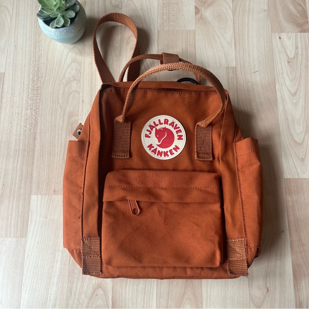Fjallraveb Kånken Mini Backpack in Rust Orange